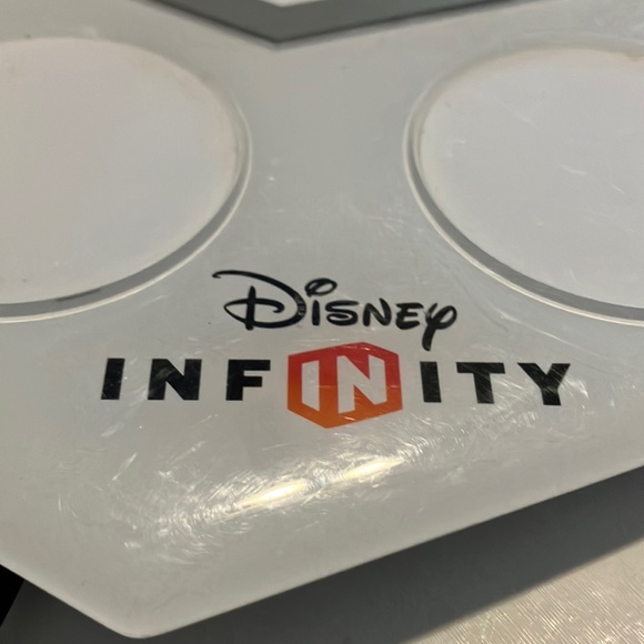 Disney‎ Infinity Hexagonal Base Pad - White and Gray - Picture 2 of 6